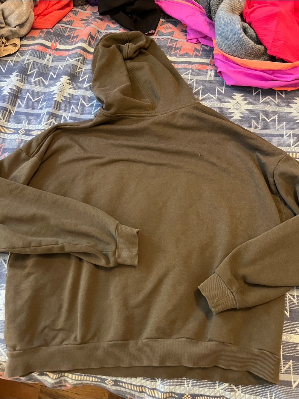ALO Olive Pullover hoodie. Size XL - Picture 5 of 5